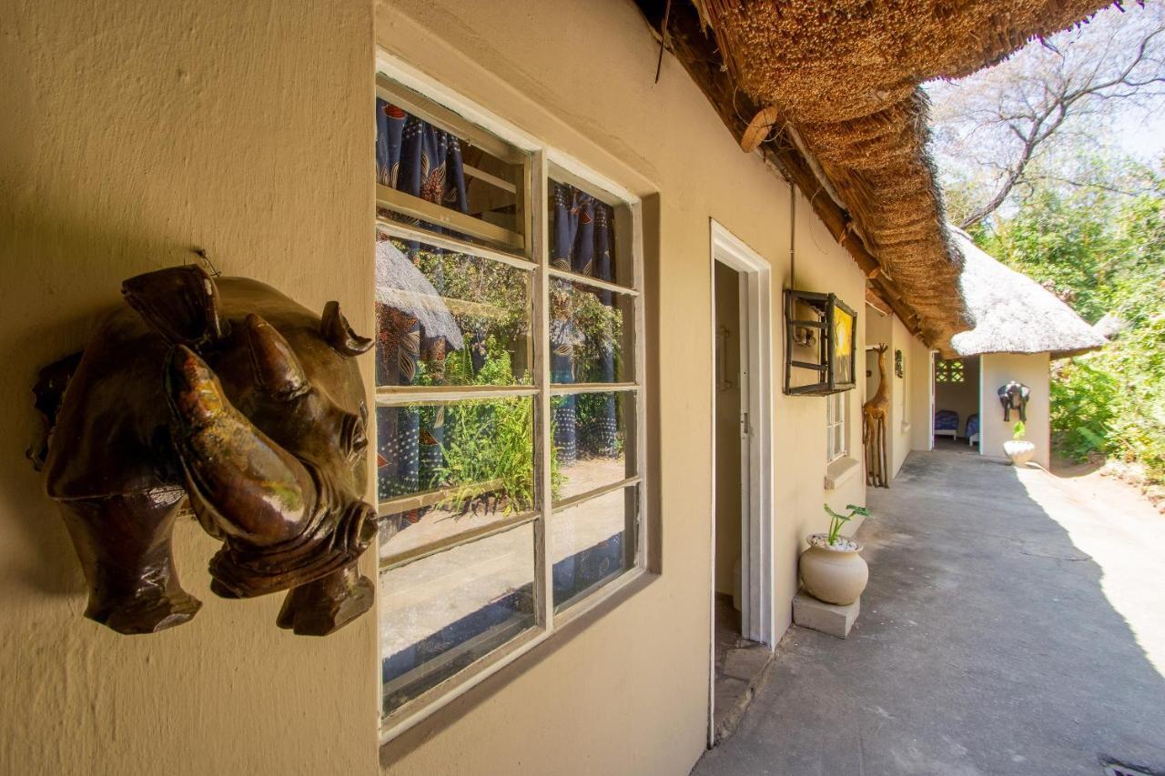 Victoria Falls Backpackers Lodge מראה חיצוני תמונה