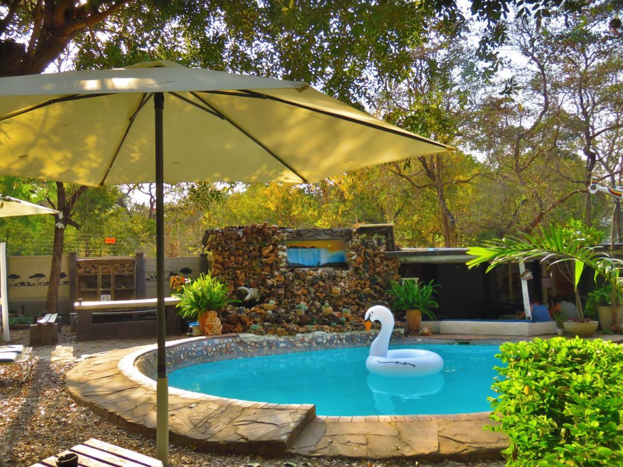 Victoria Falls Backpackers Lodge מראה חיצוני תמונה